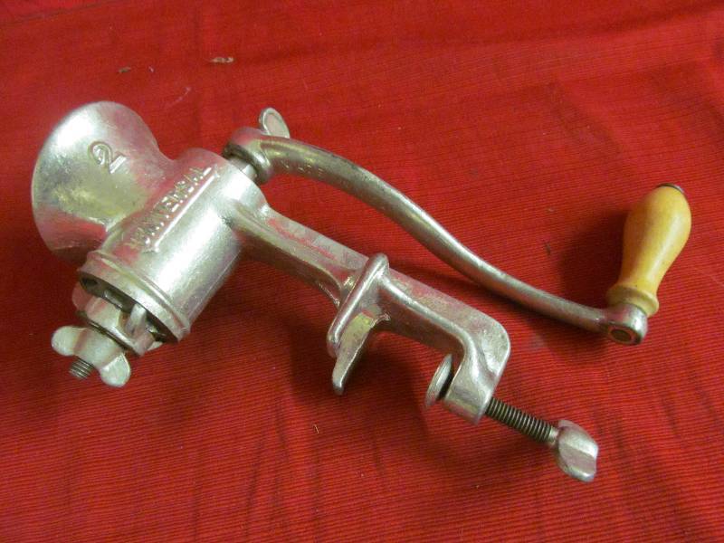 Universal food chopper