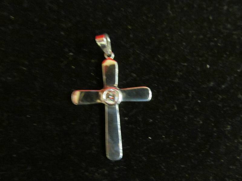 DiamondWhite Gold Cross Pendant