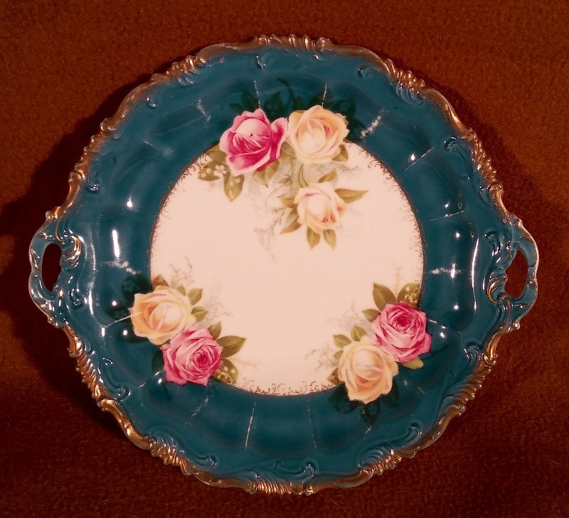 lot 15 image: Assortment Of Vintage & Antique Household Items