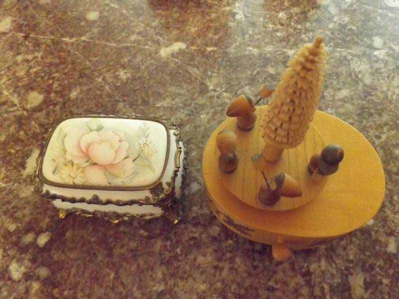 2 Music Boxes