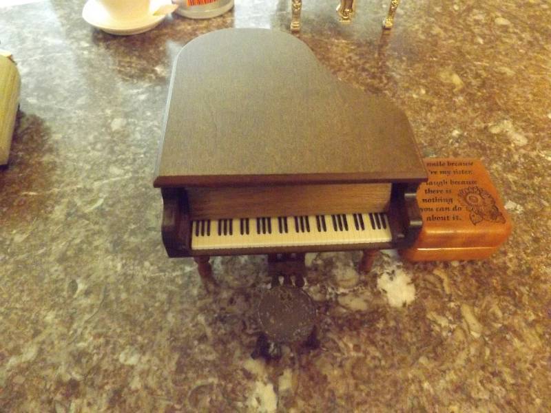 2 Music Boxes