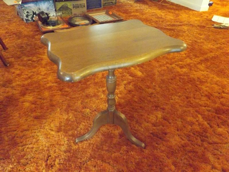 Wood Side Table - Tilts