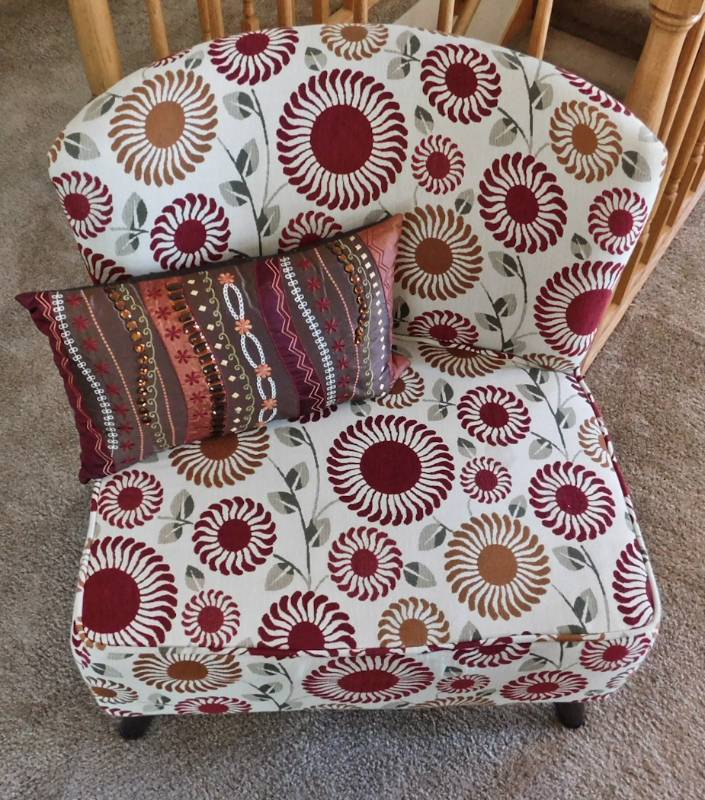 lot 6 image: very nice contemporary chair
