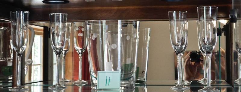 lot 11 image: Beautiful Crystal 4 Fluted stemware and ice container