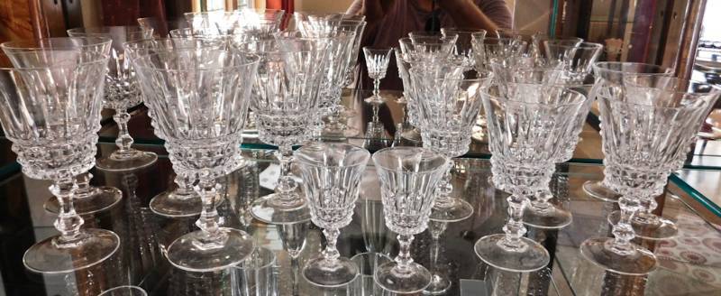 lot 12 image: 18 pieces beautiful crystal stemware