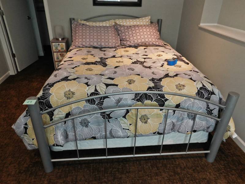 lot 28 image: grey metal full size bed frame