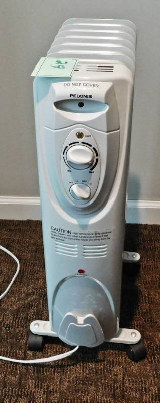 lot 29 image: Pelonis portable electric heater