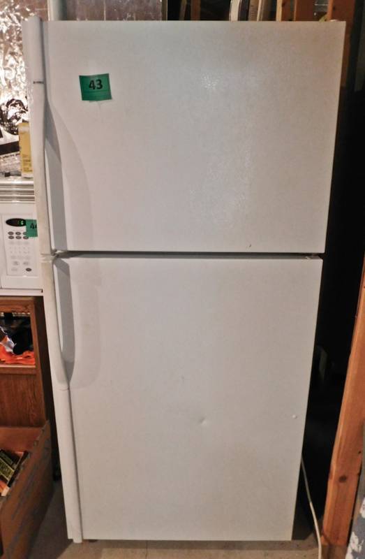 lot 43 image: very  ice clean working refrigerator is in use now