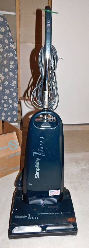 lot 47 image: working simplicity seven vacuum