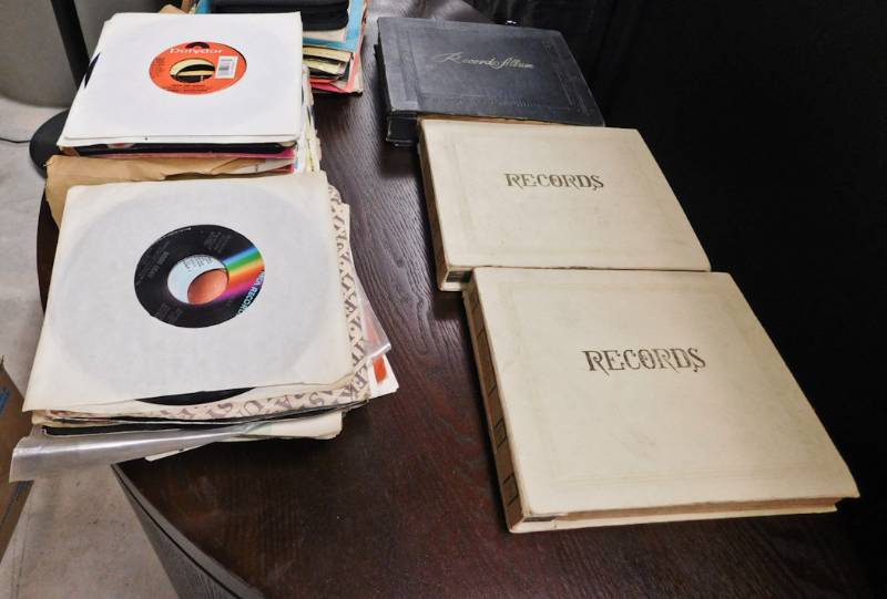 lot 59 image: large lot of 45s please see photos
