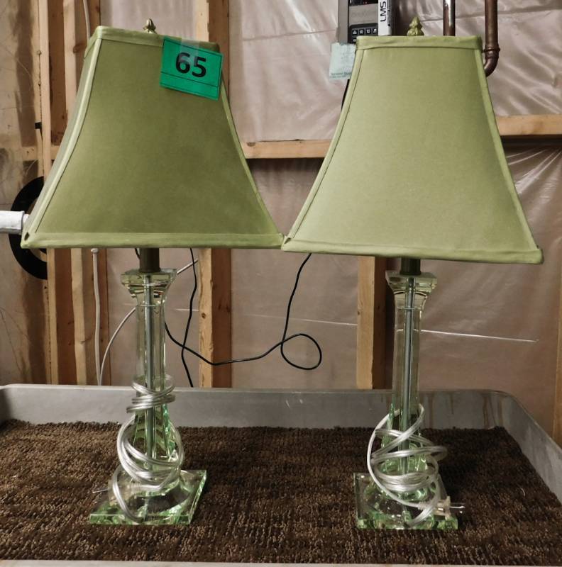 lot 65 image: 2 decorative colored lucite lamps