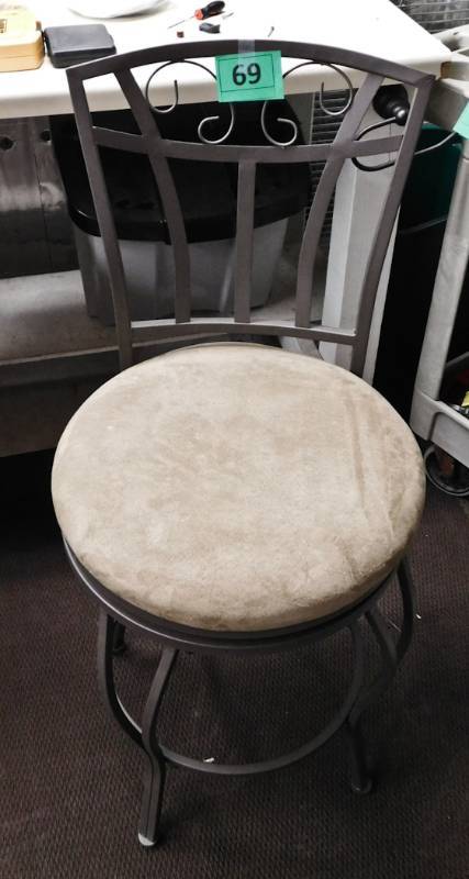 lot 69 image: bar stool