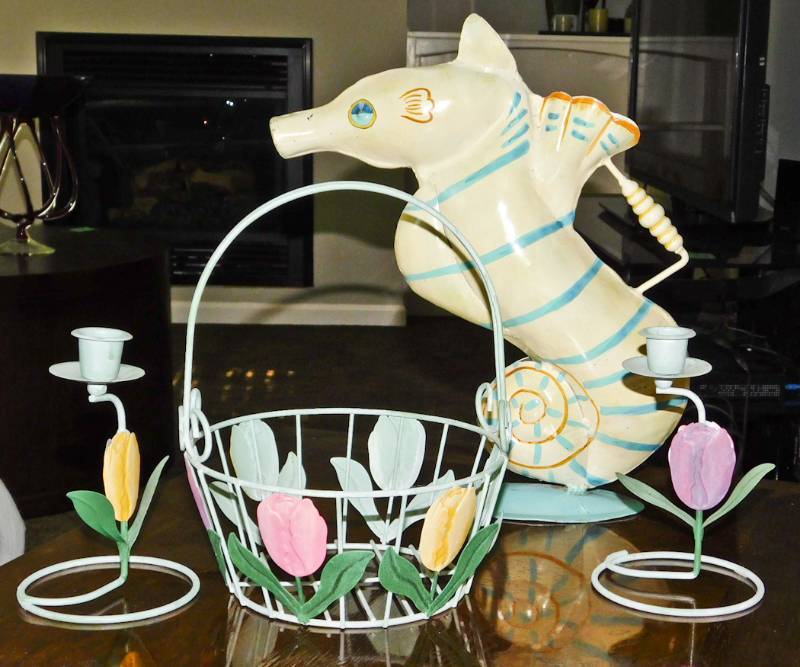lot 98 image: colorful metal dcor seahorse and more