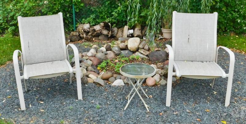 lot 103 image: 5 patio chairs that match lot # 101