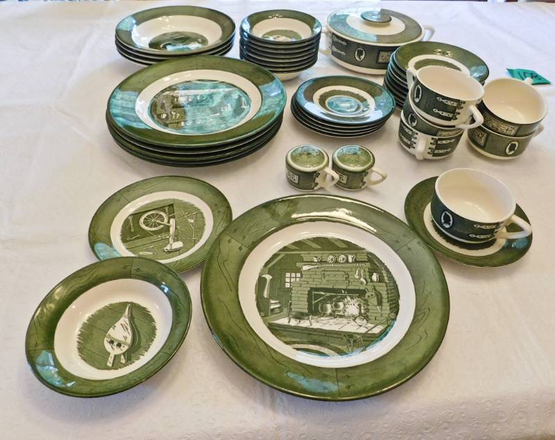 lot 108 image: Colonial Homestead by Royal green pattern