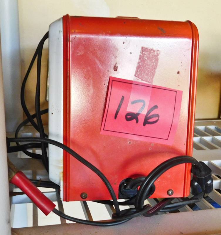lot 126 image: 10 amp battery charger