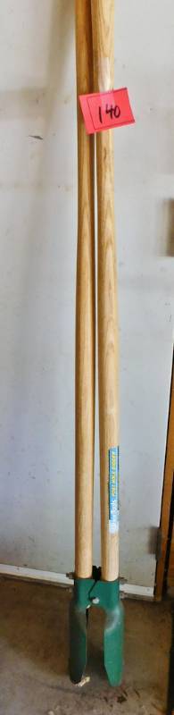 lot 140 image: Union Tools Post hole digger