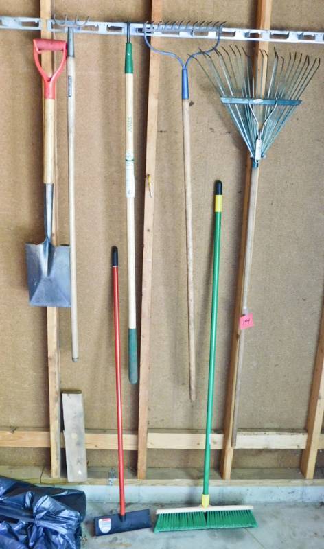 lot 144 image: Rakes, push brooms and other garden tools