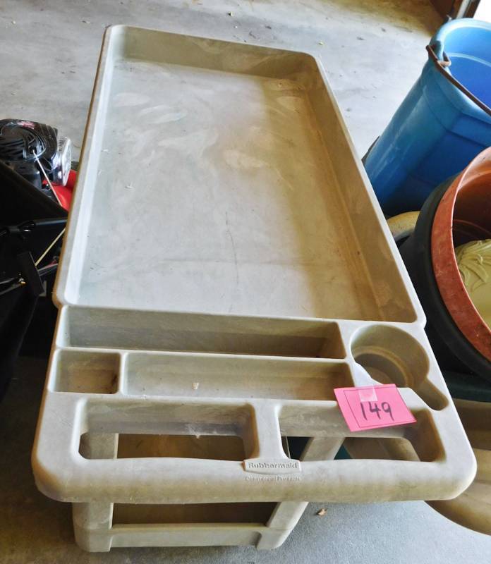 lot 149 image: commercial rubbermaid utility cart