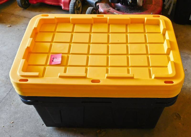 lot 153 image: three toes with lids