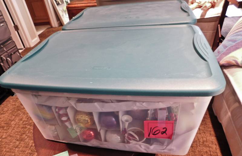 lot 162 image: large tote vintage Christmas ornaments