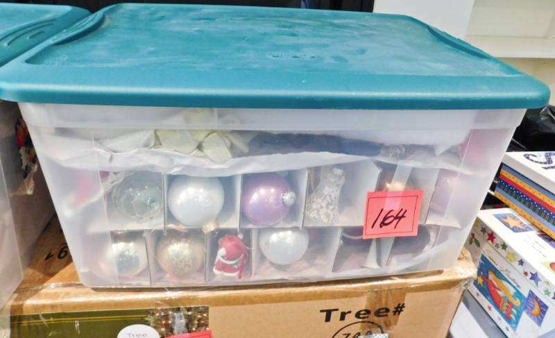 lot 164 image: large tote vintage Christmas ornaments