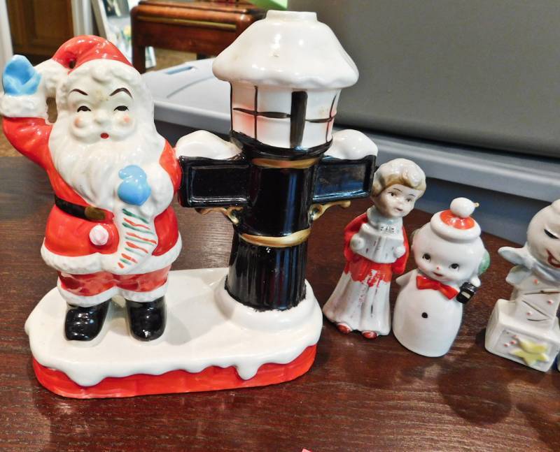 lot 167 image: Vintage Mid Century Chrismas items