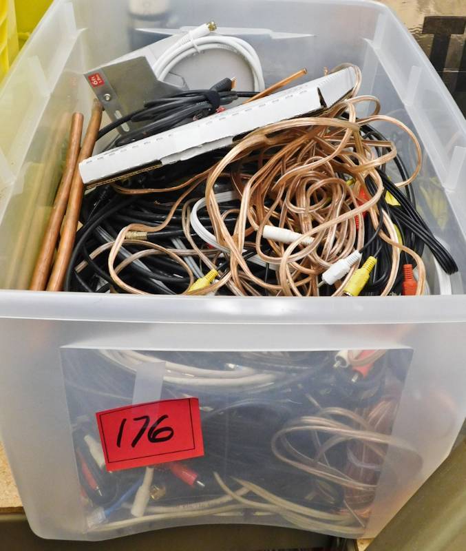 lot 176 image: large lot of misc electronic wiring connectors
