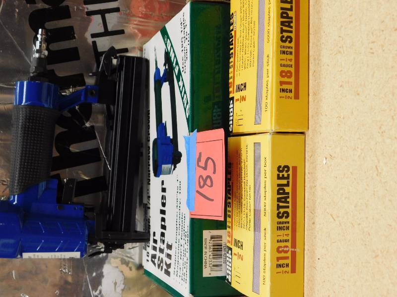 lot 185 image: Air staple kit and staples