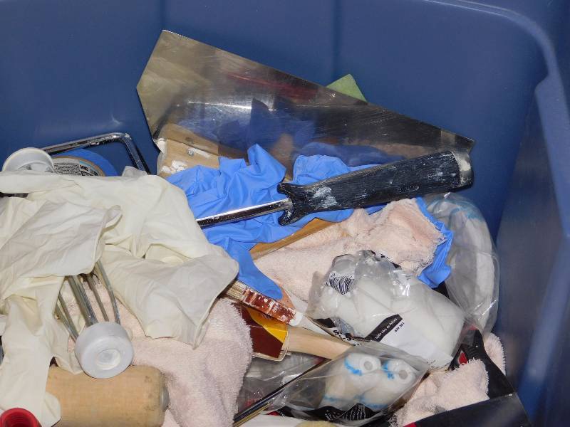 lot 203 image: bin full of painting supplies