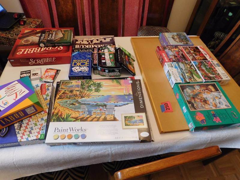 lot 250 image: large lot of puzzles, puzzle assembly tray