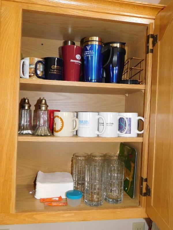 lot 215 image: cupboard lot cups mugs more