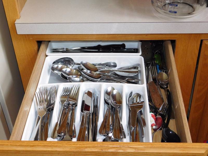 lot 216 image: silverware drawer lot