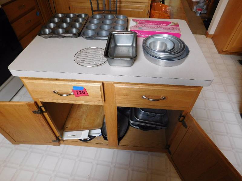 lot 221 image: baking items