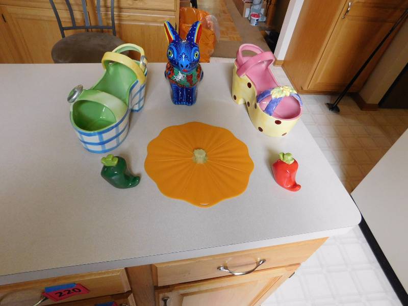 lot 223 image: colorful kitchen dcor items