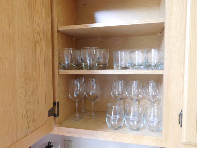 lot 226 image: glass drink and stemware