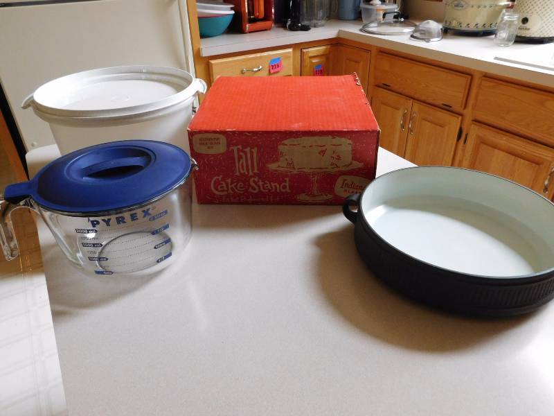 lot 237 image: pyrex, Dansk serving bowl and vintage tall cake stand