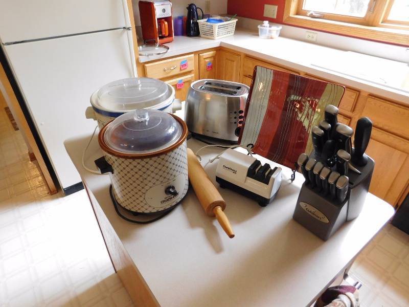 lot 241 image: countertop electric kitchen items