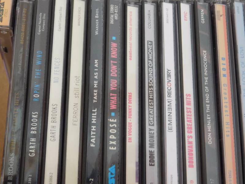 lot 249 image: 60 CDs various artists