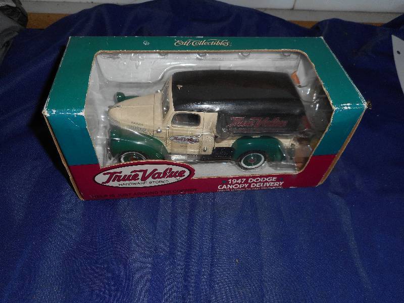 lot 4 image: 1947 DODGE COIN BANK