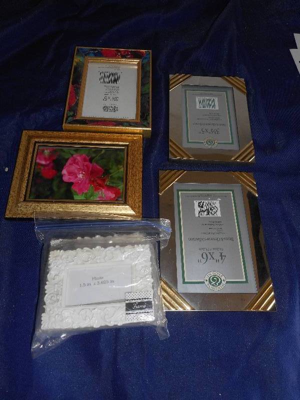 lot 15 image: 8 PHOTO FRAMES