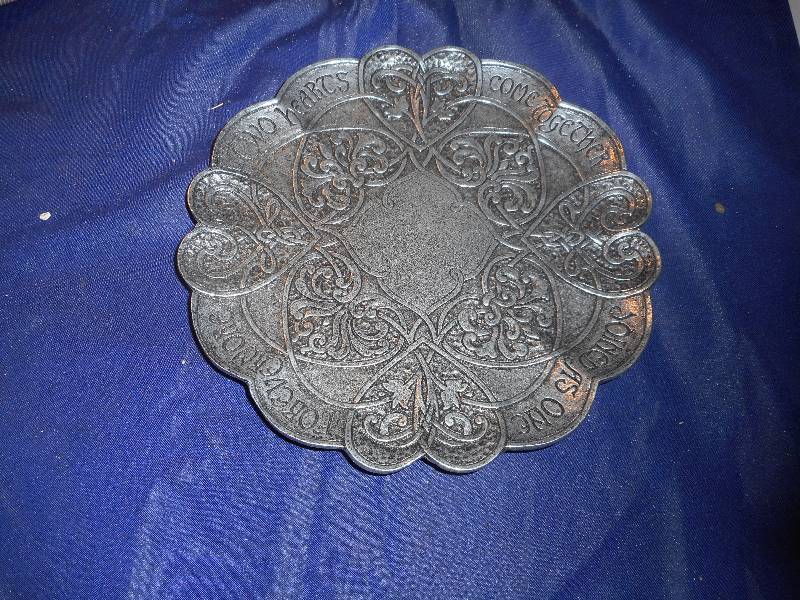 lot 31 image: COLLECTIBLE BRIDAL PLATE