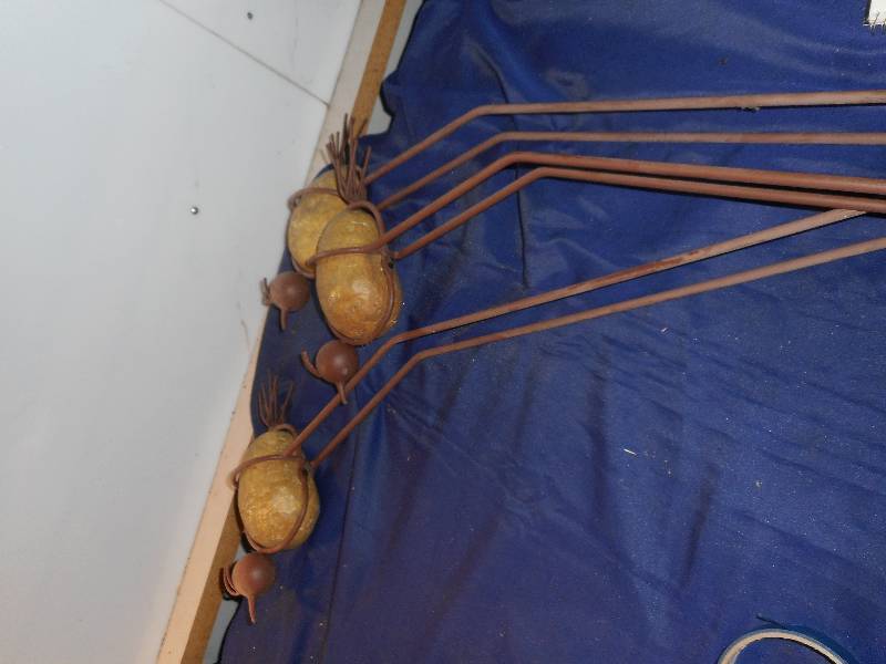 lot 36 image: SET 3 VINTAGE BIRD YARD ORNAMENTS