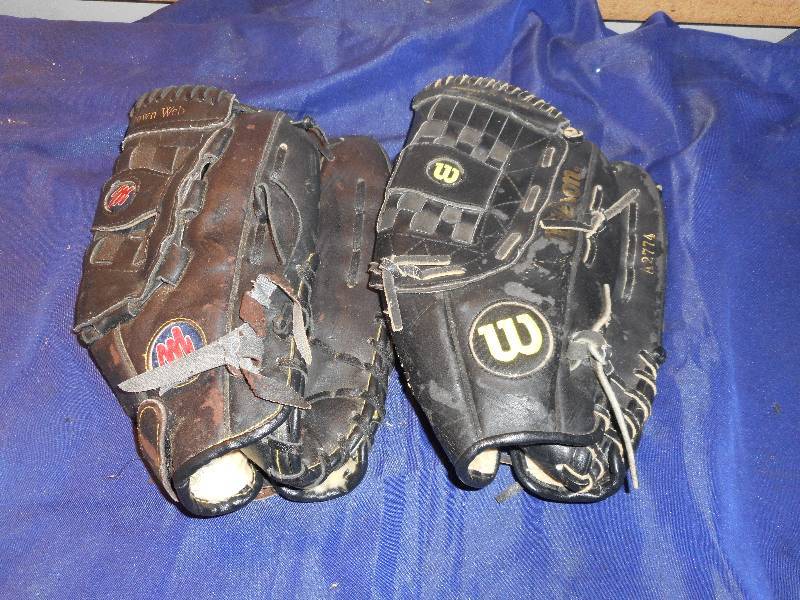 lot 38 image: 2 USED BASEBALL MITTS
