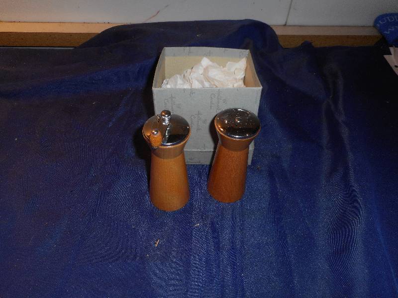 lot 40 image: WOODEN SALT SHAKER AND PEPPER GRINDER