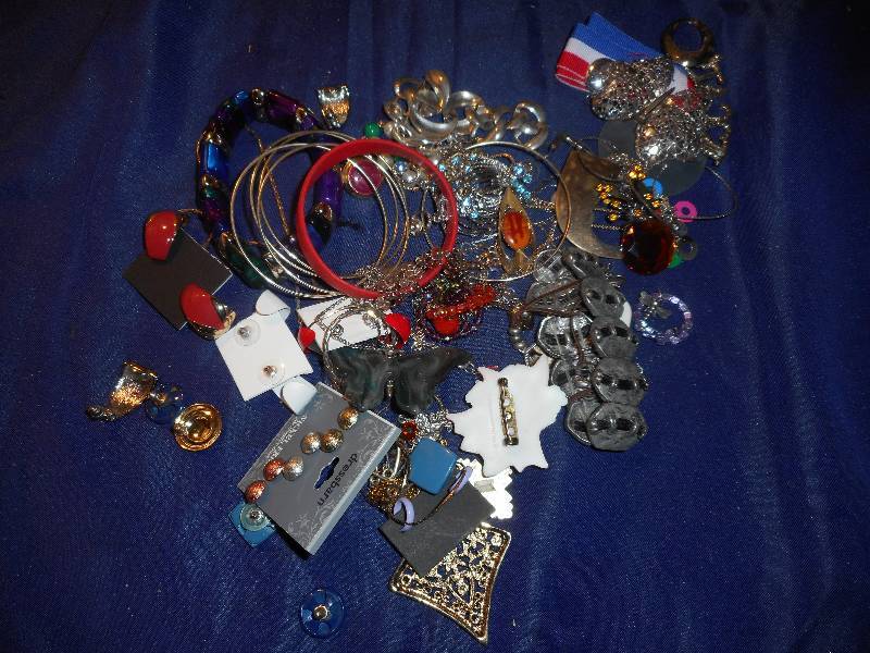 lot 49 image: JEWLERY