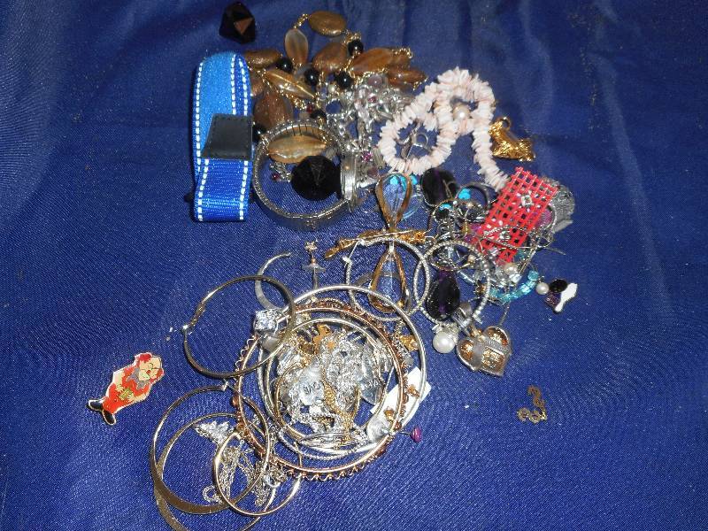 lot 55 image: JEWLERY