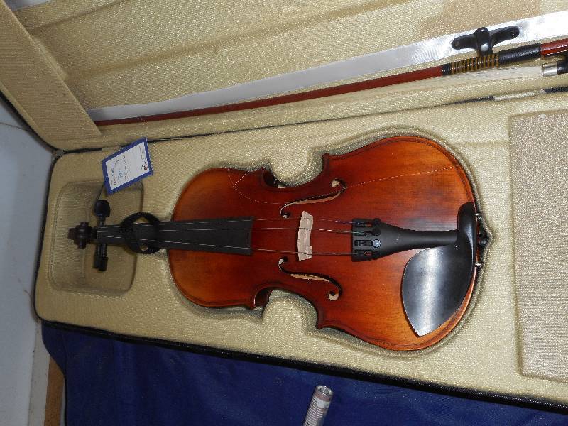 lot 64 image: VIOLIN AND ESSC.