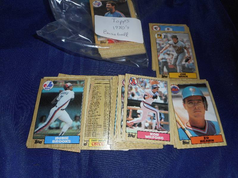 lot 99 image: TOPPS 1980S BASEBALL CARDS