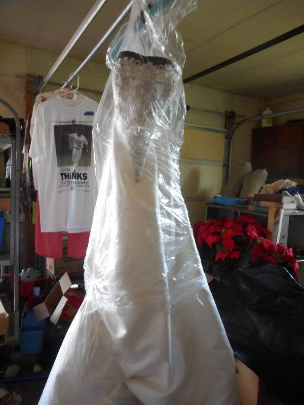 lot 102 image: EMERALD WEDDING DRESS